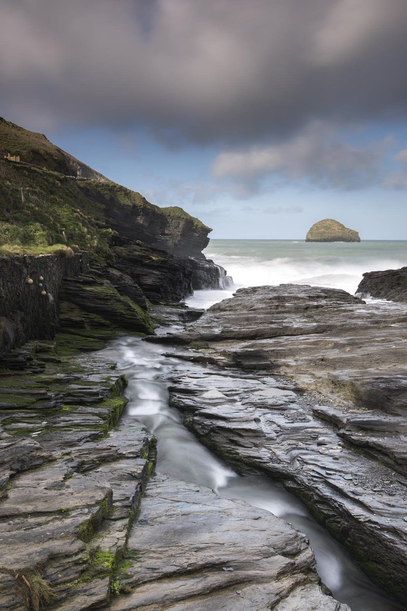 Trebarwith Strand; one of my  favourite locations in northwest Cornwall &amp; along with others such as Bedruthen Steps, Trevose Head &amp; Boscastle, it's one we will be visiting on our next workshop here in April. imageseen.co.uk/photography-wo…
#cornwall #photographyworkshop #landscape