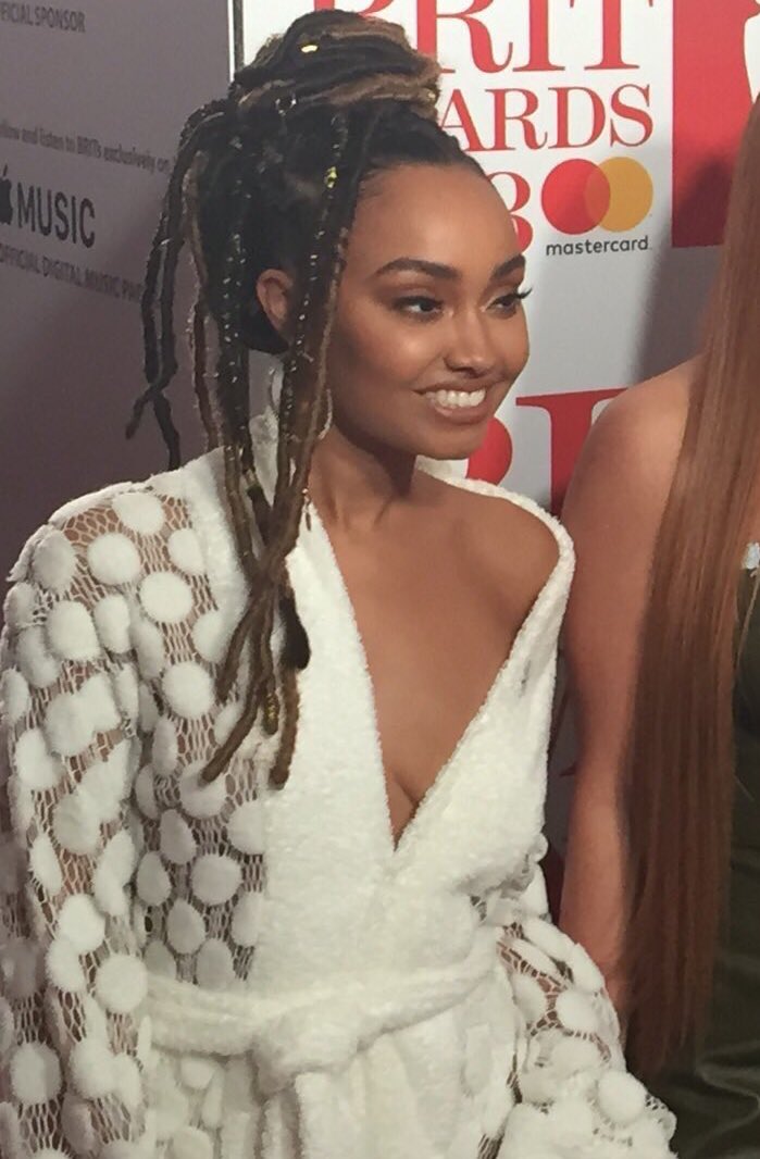 archivedleigh's tweet photo. so beautiful #BRITs https://t.co/jUx97frEMm