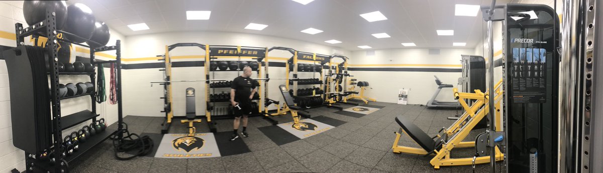 PfeifferSwim's tweet photo. Refurbished weight room ready to go! #swimfalconfast https://t.co/L9U9d4DI3c