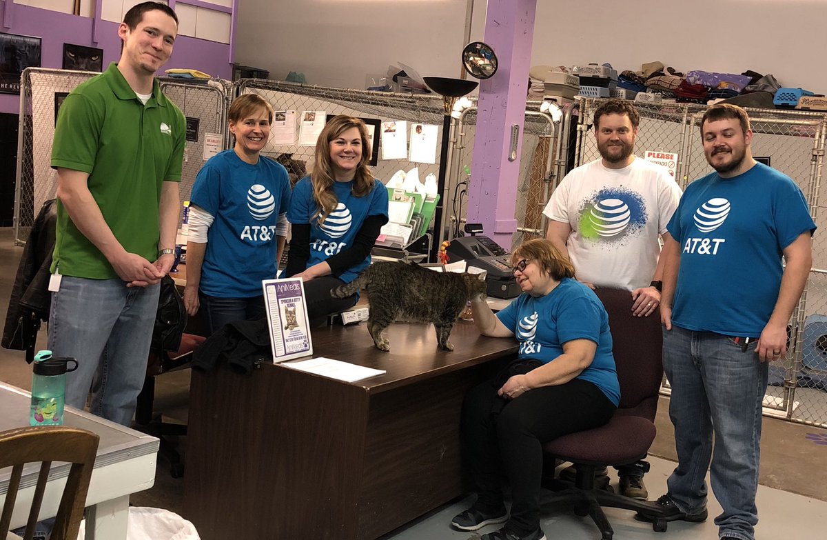 MissoulaPC's tweet photo. Missoula ART Managers volunteering with @AniMeals today. Doris, @HRoehl and @5cottBa11 made some new friends! #TechCareTweets #AdvancedResolutionTeam https://t.co/OoRws4gWgE