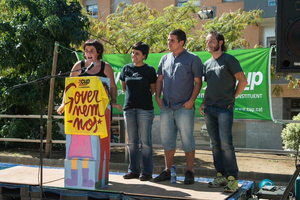 DecidimCas's tweet photo. Prou repressió, prou perseguir i empresonar les idees! Tot el nostre suport a l'Anna Gabriel, al raper Valtonyc i a tots els presos polítics! Ni una pas enrere contra aquest estat feixista! Ni una més!! #LlibertatPresosPolitics #ValtonycLlibertat #Niunamés https://t.co/6bV3jhoYat