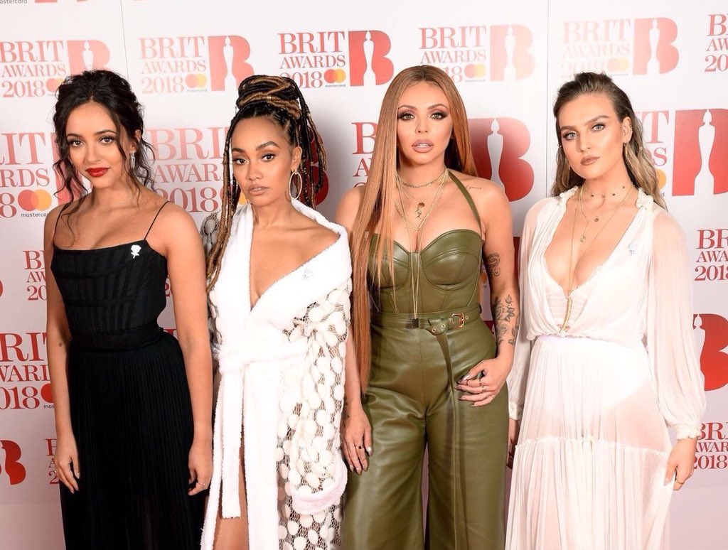 _it_is_Larry's tweet photo. #BRITs2018 
C’è qualcuno che vuole piangere assieme a me per queste meraviglie? 

Non ce la faccio. https://t.co/VhUIbxe3VN