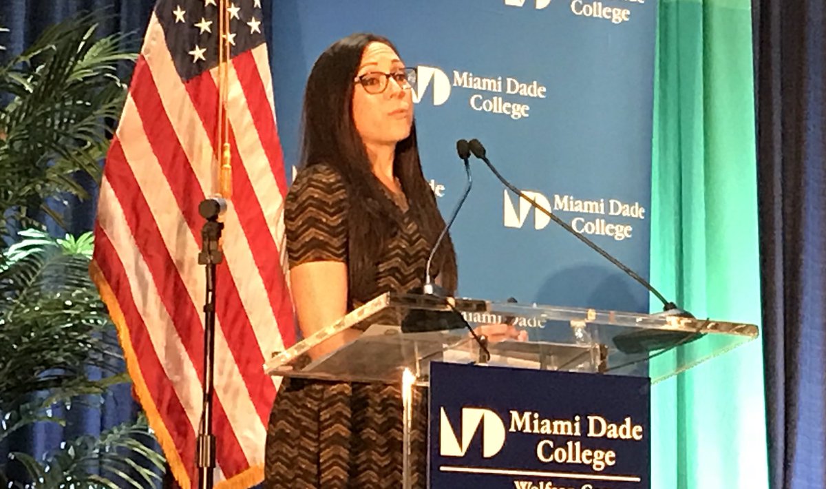 BetterFoodMvmt's tweet photo. Natalie Castro, Wellness Dietician @BaptistHealthSF promoting a plant-based lifestyle to prevent chronic diseases. #BFM2018 https://t.co/yIaIf36Vi6