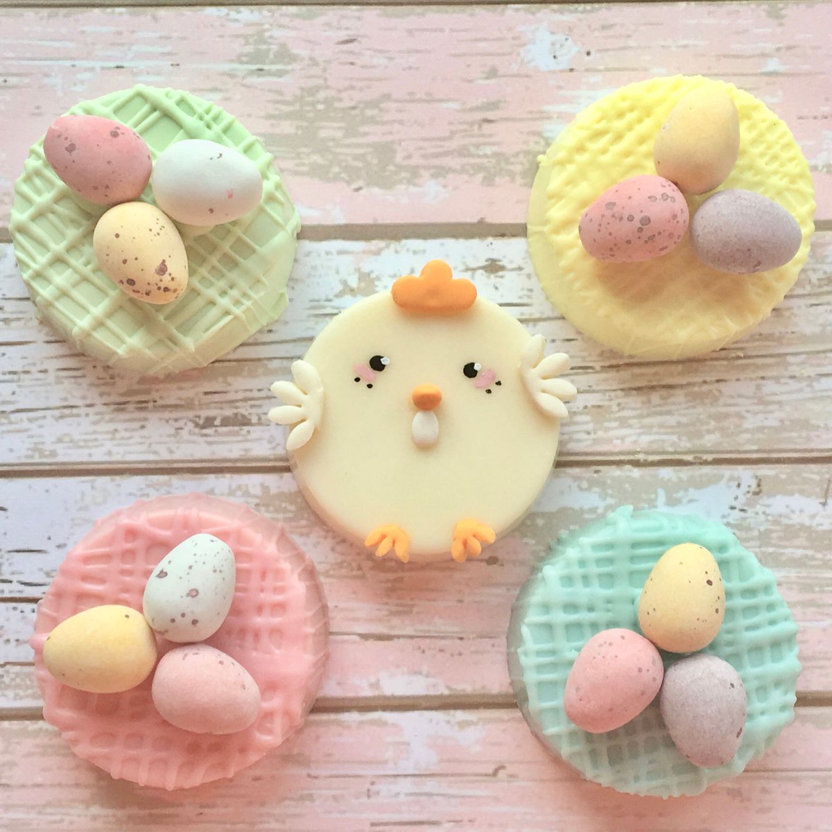 Popaliciouscake's tweet photo. These are just the cutest .... we love our Easter Nest Cakelet Gift Boxes !
available to pre-order via the link in our bio https://t.co/q7n2JD4dt2