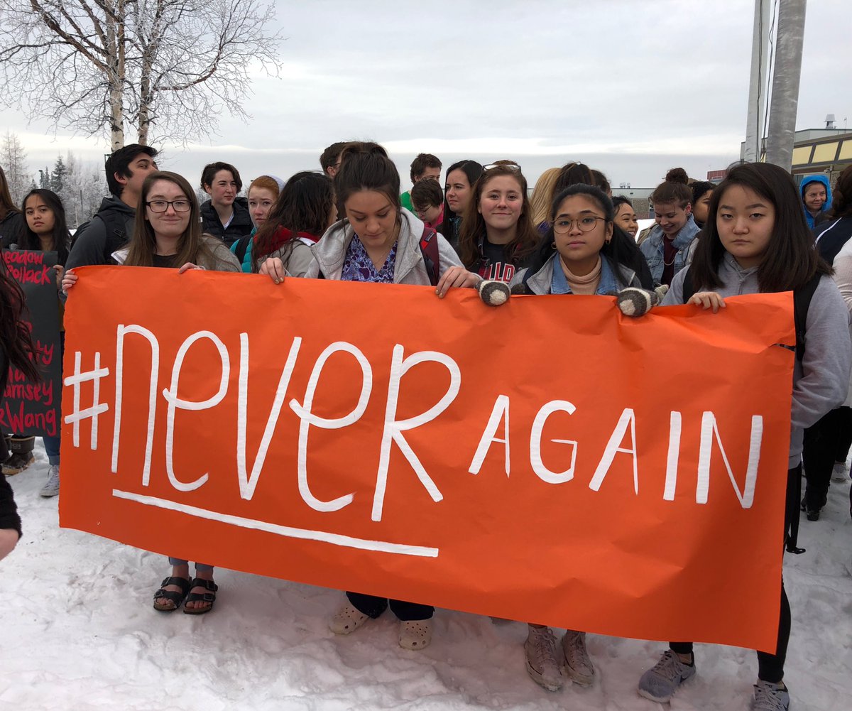 anturanel's tweet photo. Service High stands strong for all the victims. #NeverAgain #studentswalkout https://t.co/TFPJfsgtrQ