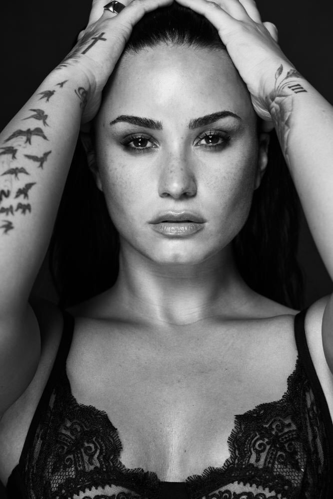 DDLrt1's tweet photo. lovatic olmak mükemmel birşey #BestFanArmy #iHeartAwards #Lovatics https://t.co/IbDLo5n8dM