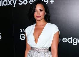 DDLrt1's tweet photo. ne yazcam karışıyo 
#BestMusicVideo #iHeartAwards #SorryNotSorry https://t.co/5IXtrMjhXp