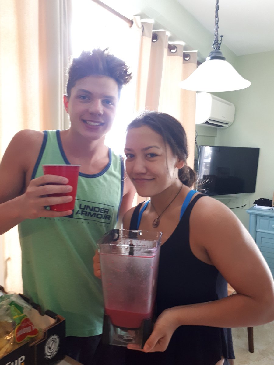 Making smoothies #trainingcamp #rehydration #recoverydrink with beet root juice, kale, banana, blueberries, Greek yogurt and protein ... Yummy! @DonBurtonH2O @SwimOntario