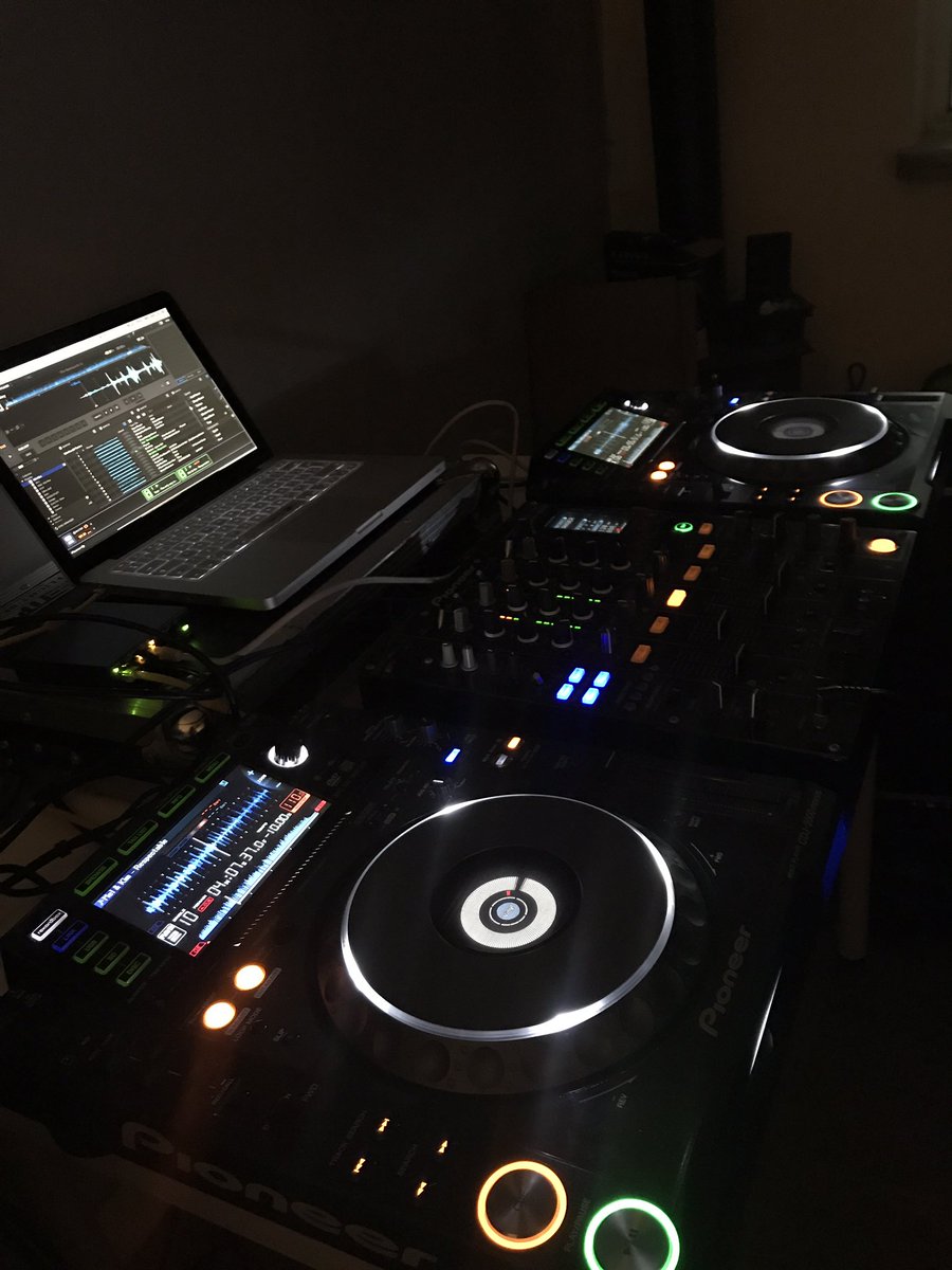 JpcEvents's tweet image. Time to prep the very best hits of the #80s ready for Saturday night 🥂🎉✨#80's #night #event #the #ravenswood #venue #80 #dance #music #nightout #nightlife #drinks #fun #laughs #dancing #bright #colours