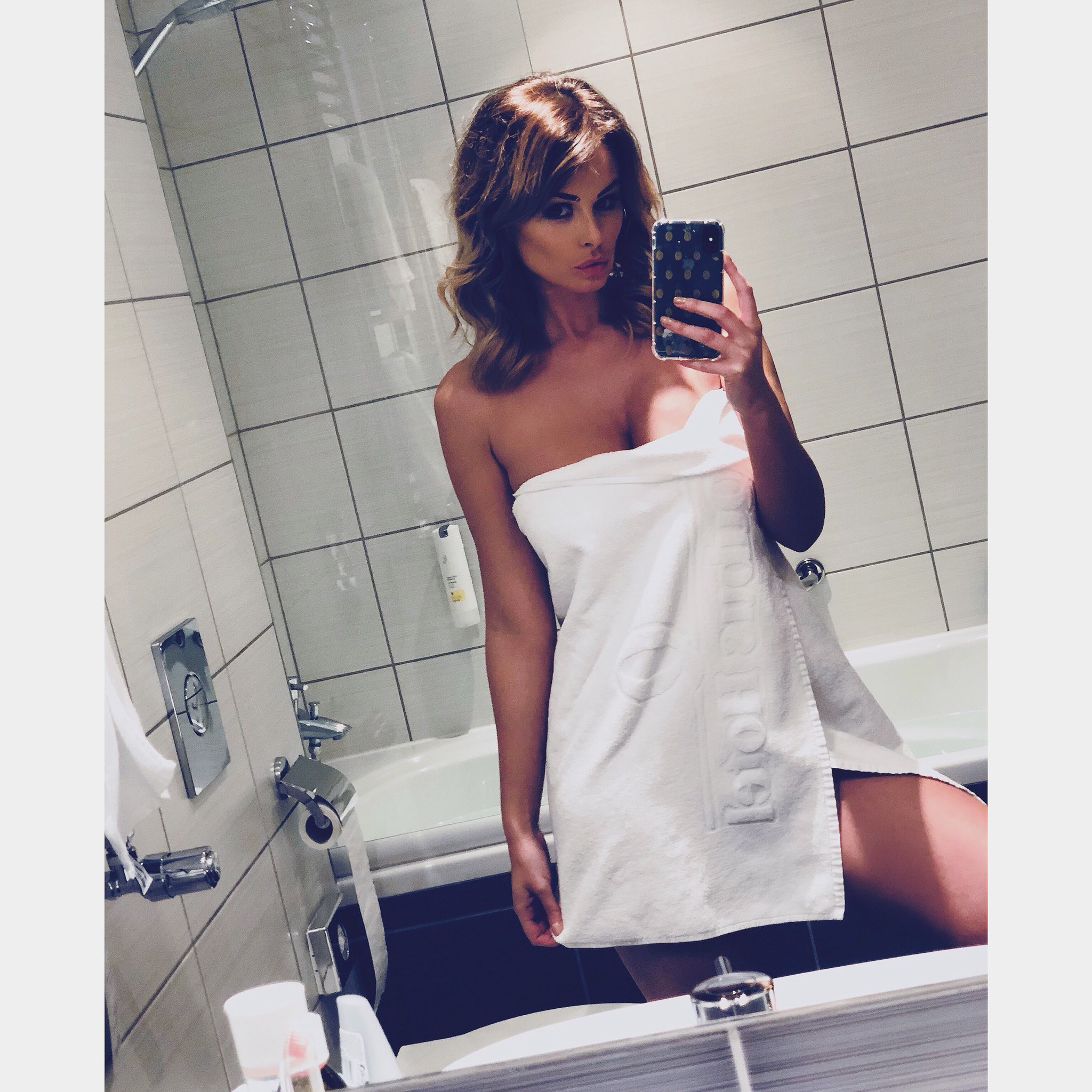 Анна Седокова в ванной