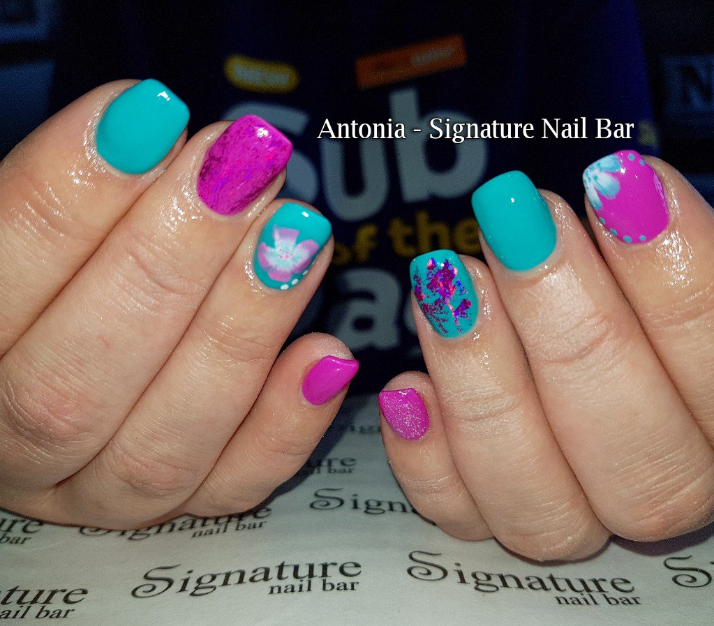 si9naturenails's tweet photo. Gel polish 💅 #thegelbottleinc #nailart #onestroke #gelpolish #blackpoolsalon #blackpoolnails #showscratch #gelbottleinc https://t.co/Or7cWT3AsM