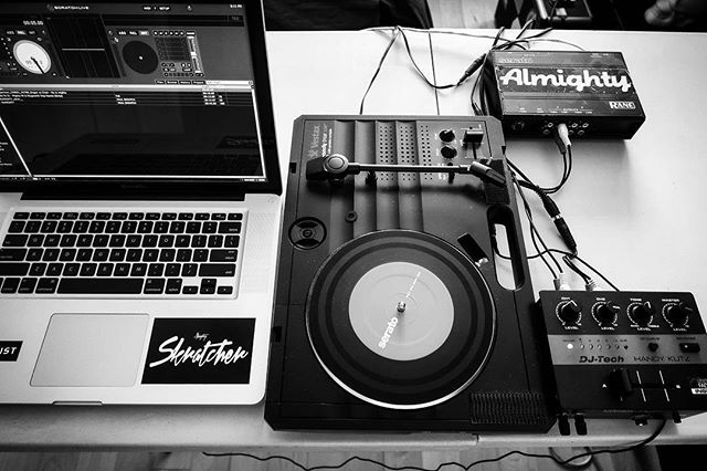 BPMsupreme's tweet photo. Keep an eye on our YouTube channel for our new portable series, coming up soon! 📷: @paulskratch
#portablescratching #portableturntable #vestax #skratcher #turntablism https://t.co/FfjTkDeeao https://t.co/dAVnL5RHuF