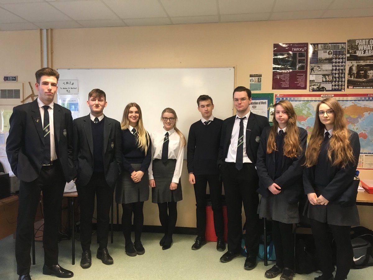 LMCPolitics's tweet image. Year 14s took over room 7.14 in @lismorecomp this morning #History #A21 #TeachTheClass