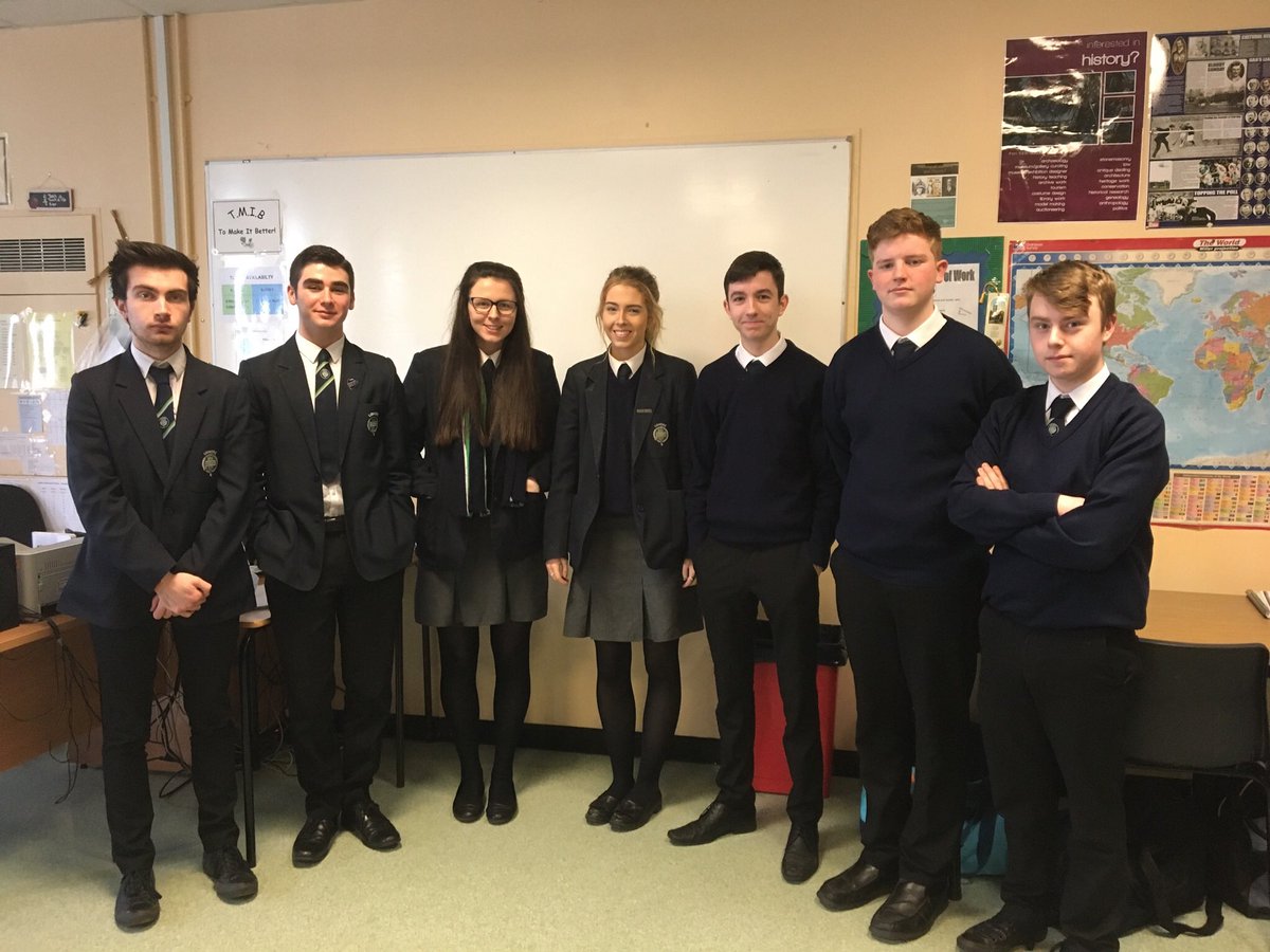 LMCPolitics's tweet image. Year 14s took over room 7.14 in @lismorecomp this morning #History #A21 #TeachTheClass