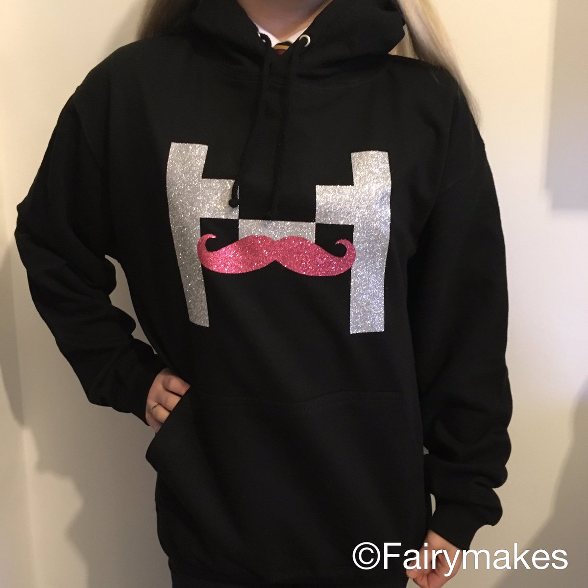 fairymakes1's tweet photo. Hello from fairy hq 👋🏻 Hope everyone is having a lovely week. My teenager is away to Glasgow tonight seeing some youtuber I'm too old to know, so I made her a hoodie to mark the occasion 😆 #markiplier #glasgow #YoureWelcomeTour https://t.co/8POUqDyiba