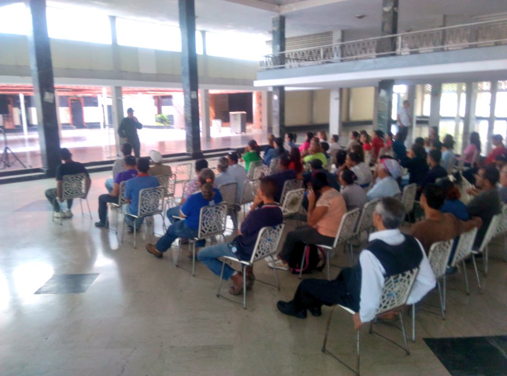 circulomilmcy's tweet photo. #EncuentroPopular Director del @circulomilmcy en Conversatorio sobre la Importancia del #DerechoalVoto y #Compromiso con la Defensa de la #Soverania Nacional #CirculoActivo @REDI_Central @CirculoMilFANB #ZODIARAGUA https://t.co/yKDV0u53l8