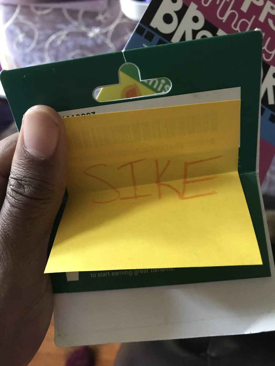DarrylCurtis_33's tweet photo. My twin sister sent me a birthday card from Georgia and this is what I got............. https://t.co/KN7cPWrKVf