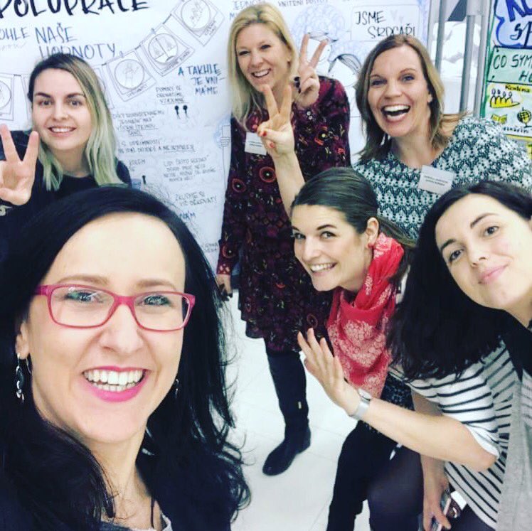 Czech graphic recorders in action ALL TOGETHER! ❤️ Next two weeks we are graphically supporting workshops for 1800 participants - we are ready to rock and roll! #collaboration #neuland #czechsinaction #chicksinaction #visualcoachcz