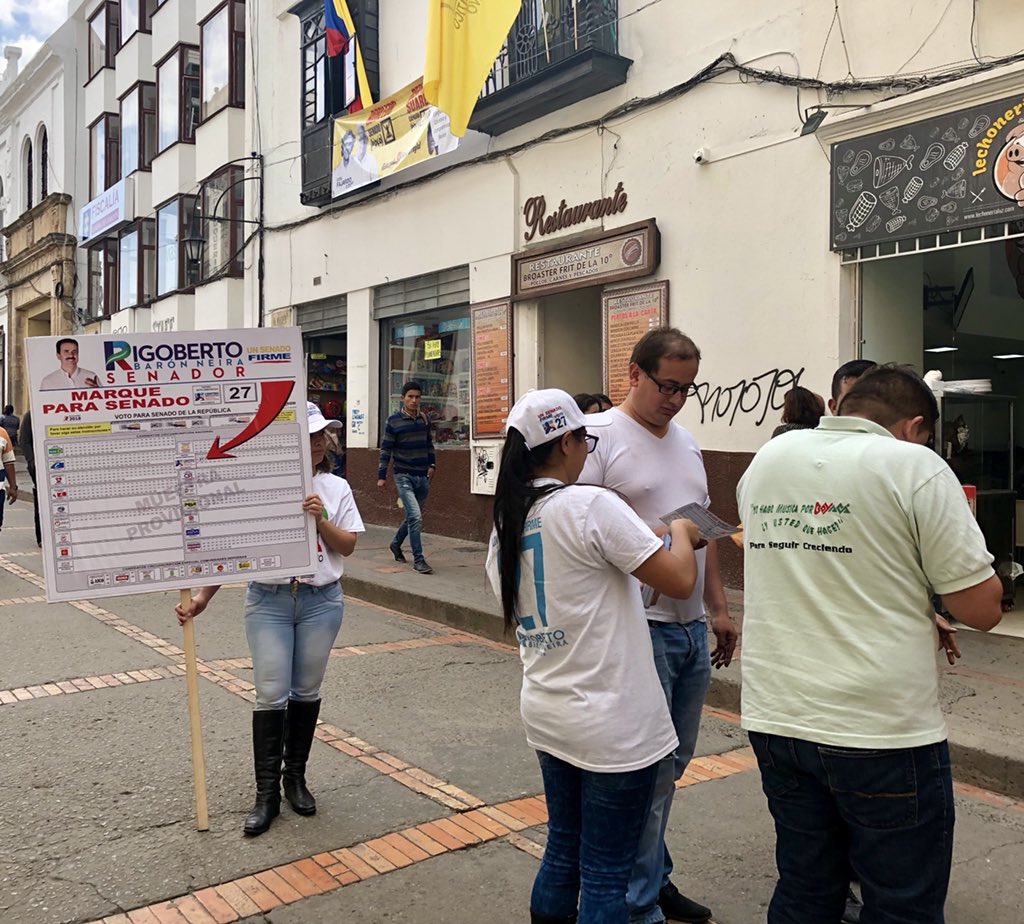 SenRigobertoB's tweet image. Las calles son nuestras sedes y caminando llevamos el mensaje de #UnSenadoFirme #CD27 @RigobertoBaronN 

@CeDemocratico