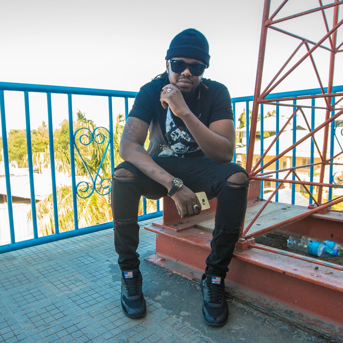 king_gnex's tweet photo. I might SMILE with you, LAUGH with you,ROLE with you, do BUSINESS with you,DINE with you on the same table BUT don't get FOOLED coz I know my REALEST DAY ONE'S.........#NONEWFRIENDZ #NONEWNIGGAZ#NONEWBITCHEZ #TUSIZOEANEKABISA #REALLIONARES #TRUSTNONE https://t.co/LCCBN2Rt3Y