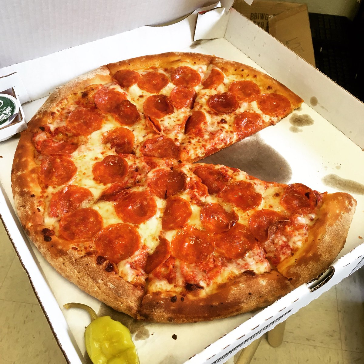 josh_joiner's tweet photo. Want 100% engagement? Just open a box of pizza #iteachmath #geomchat #sectorarea https://t.co/Oy7mtv0apI