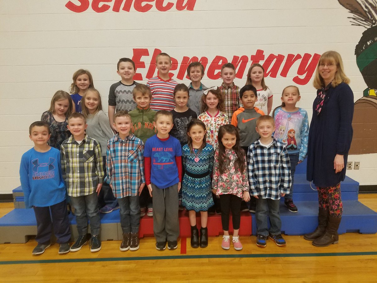 CherylGayer's tweet photo. School picture day.  We brought our smiles! #seneca_elem #senecatpc https://t.co/3UHIhkSRfo