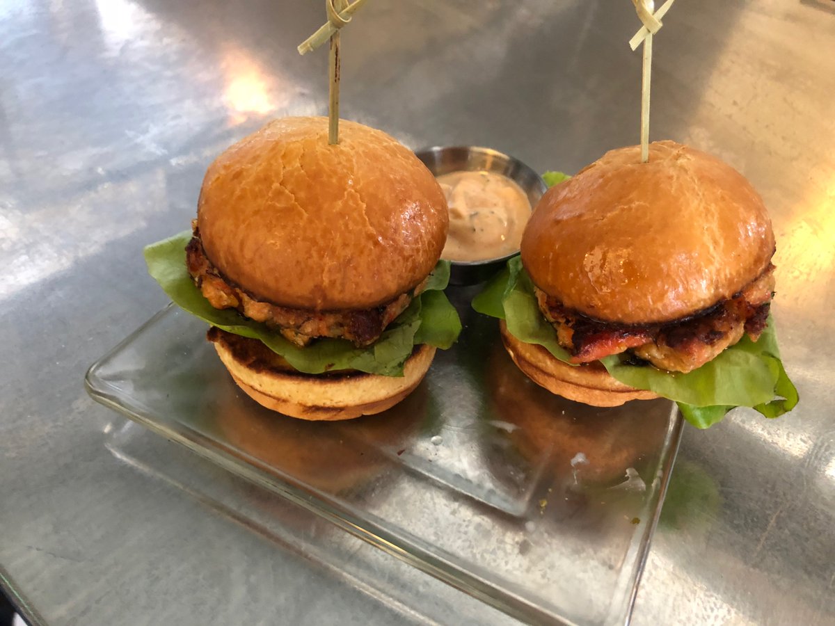 localocean's tweet image. We're always finding new ways to bring you the freshest seafood! And, now with our new bar open, you can experience our Bar Bites Menu featuring such tasty treats as Salmon Sliders and our Smoked Fish Charcuterie Board - Bon Appétit 🥂  #localocean #findyourlocal #seatotable