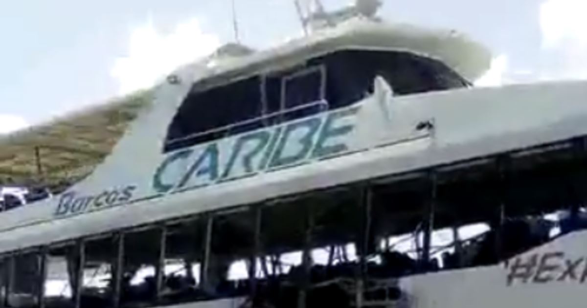 паром павлово. грузовой корабль тонет. паромная переправа керчь паром. паром что случилось. пожар.