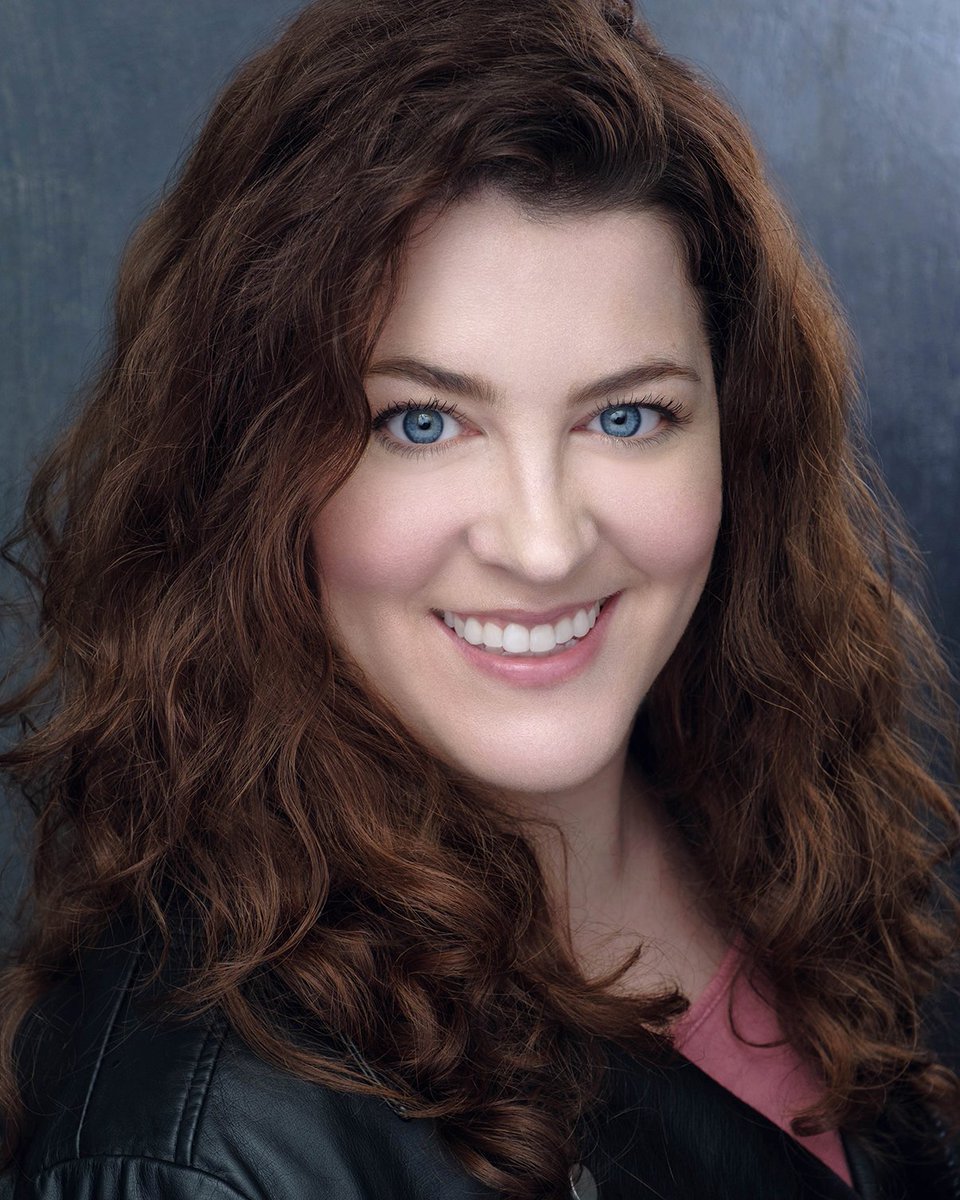 GigiBurgdorf's tweet image. New year, new headshots. Thanks to @KimHardyPhoto!
