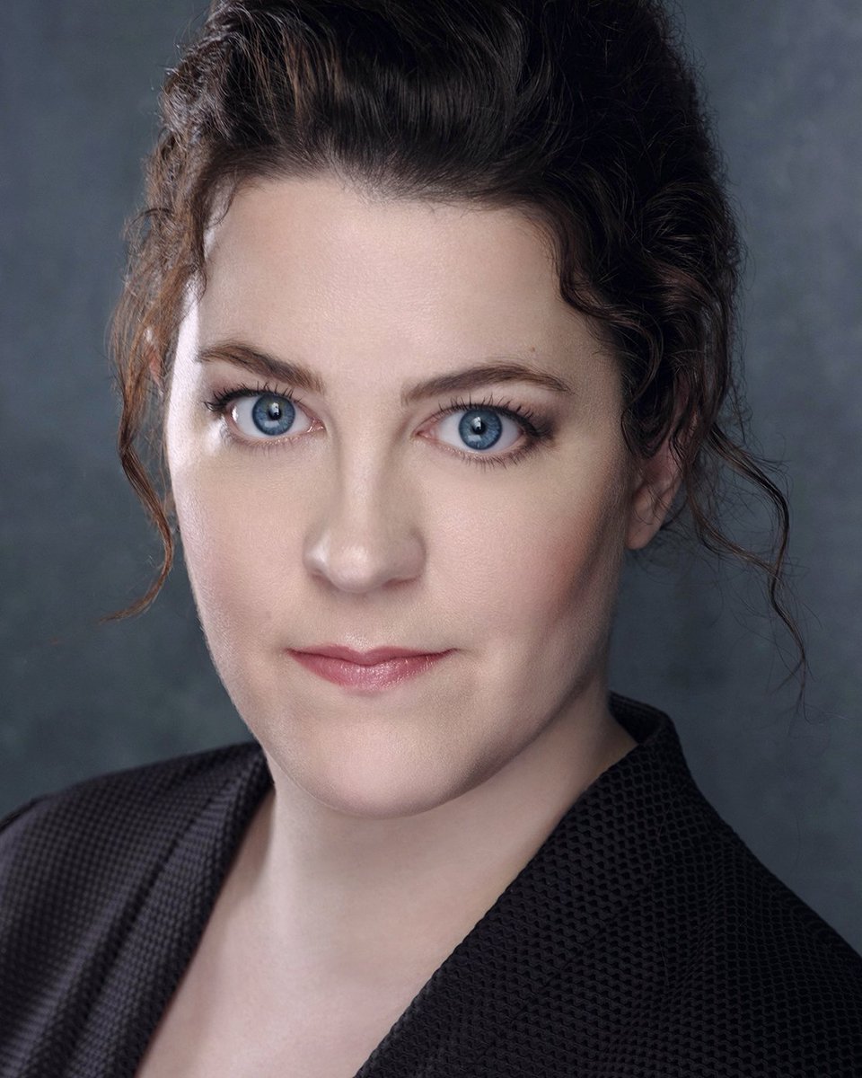 GigiBurgdorf's tweet image. New year, new headshots. Thanks to @KimHardyPhoto!