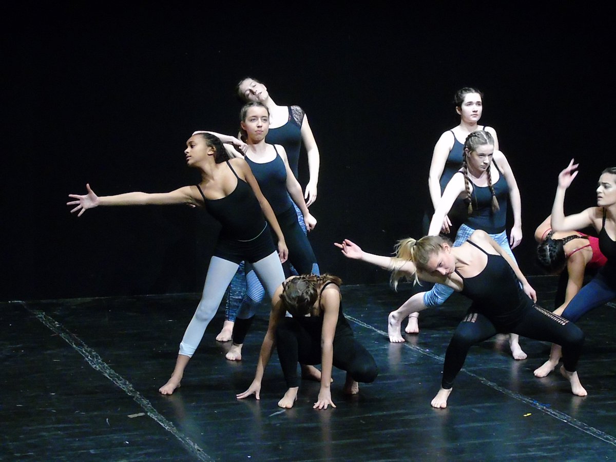 MaddockQAS's tweet photo. We really enjoyed watching the dance showcase this evening, a massive well done to everyone who performed! @QASCaversham #iloveboarding https://t.co/Cl9gcADm0C