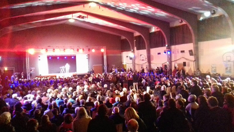 Gimenez2018's tweet photo. Quel bonheur de voir tous ces sourires ! Le gymnase du Pilat est archi-complet ce soir. On ne lâche rien ! ✊#JLMSaintGaudens #Circo3108 https://t.co/XEtDwMmRN8