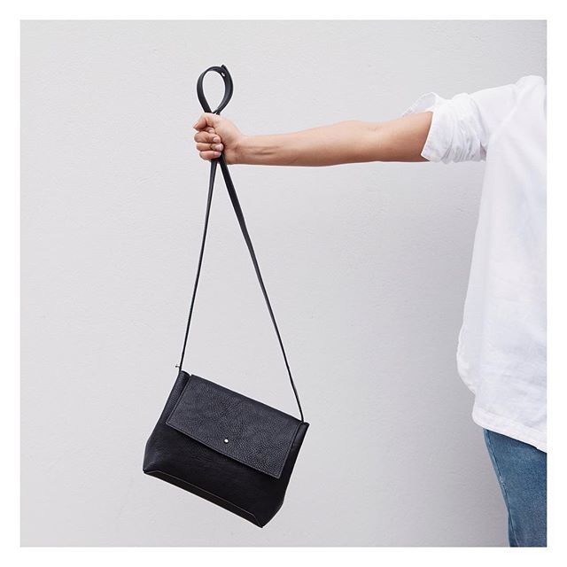 a_luxe_story's tweet photo. Stylish, modern and understated, @beccahafldn creates timeless everyday bags in the finest, softest leather. Sustainably made in Spain. 🖤🖤🖤
#springstartshere https://t.co/LtlZYE67MQ https://t.co/jGE9Iw0Nr8