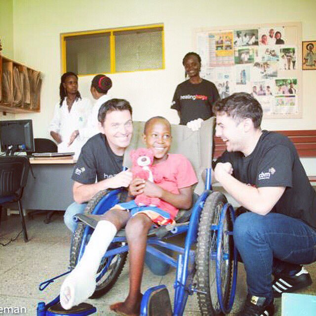 mikepaul_music's tweet image. Today this little guy was quite an inspiration. He was quite the trooper getting his cast put on and going through the various procedures of learning to walk with it. He has such an infectious smile and such a wonderful youthful energy about him...
#healinghug @cbmCanada