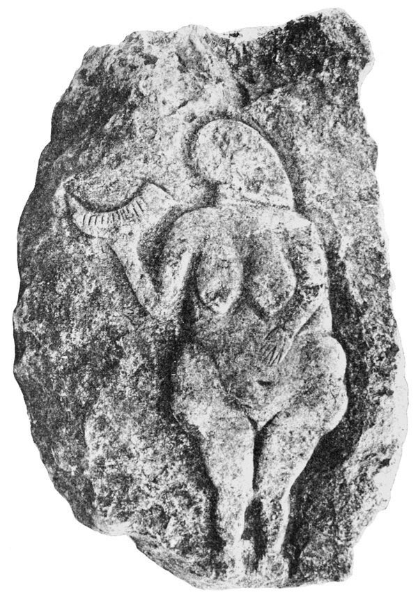 Jamie_Woodward_'s tweet photo. About 25,000 years ago in the last glacial period, the “Venus of Laussel” bas-relief was expertly carved into a block of Dordogne limestone #IceAgeArt https://t.co/bWPeEeTKn5