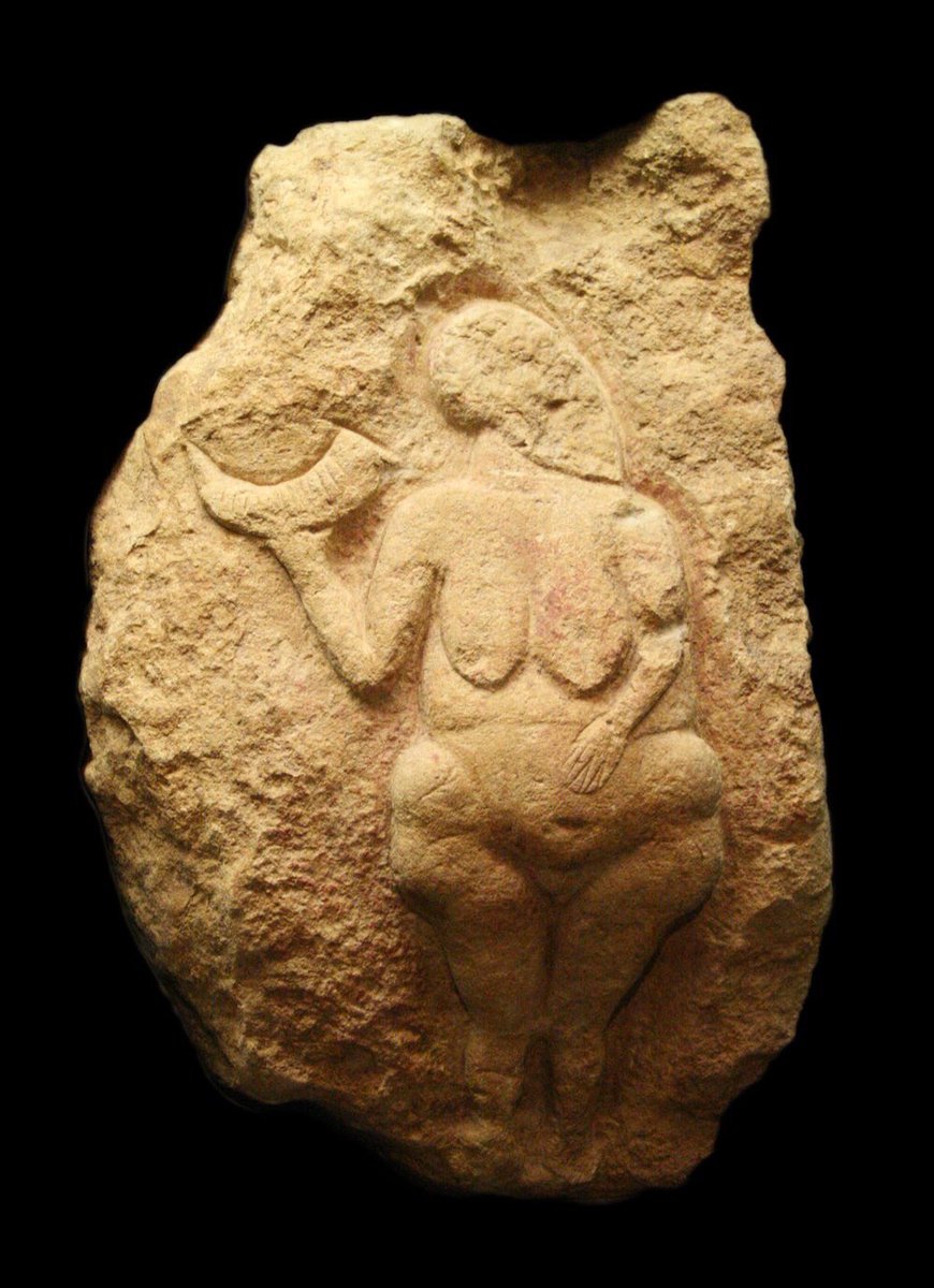 Jamie_Woodward_'s tweet photo. About 25,000 years ago in the last glacial period, the “Venus of Laussel” bas-relief was expertly carved into a block of Dordogne limestone #IceAgeArt https://t.co/bWPeEeTKn5