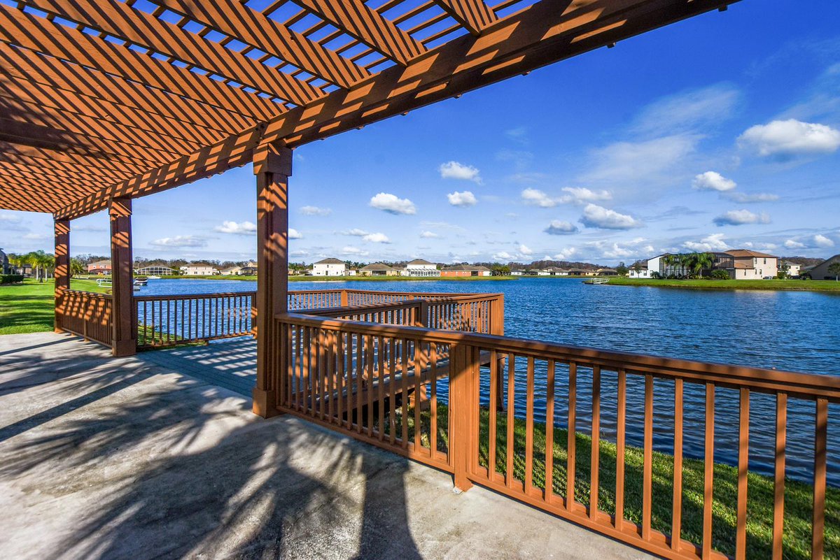 WemertGroup's tweet image. Vacation year around - this move-in ready 3 bedroom, 2 bath home awaits in the small gated community of Shingle Creek Reserve at the Oaks with **LAKE ACCESS** &amp;amp; plenty of amenities! Your new home is waiting!
#JustListed #LakeAccess #Kissimmee

View more at homes.wemertgrouprealty.com/idx/details/li…