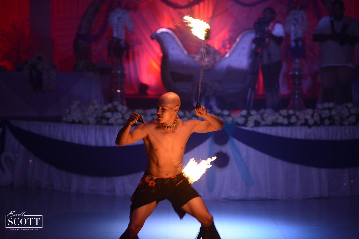 RaynanR7's tweet photo. Entertainment inside the enchanted hall https://t.co/P16WFSCwM1