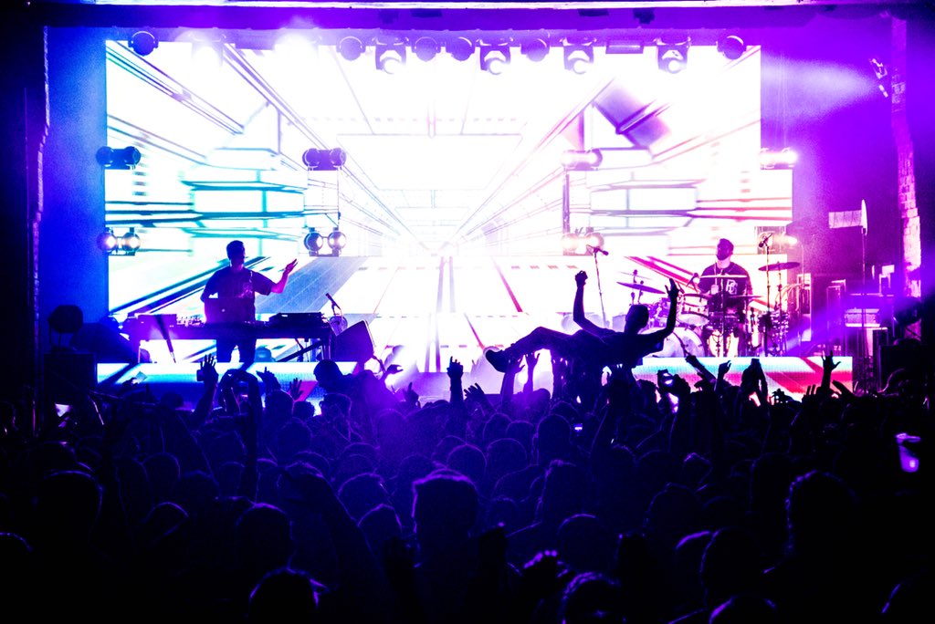 BeckuhBeck's tweet photo. .@BigGigantic + @shalloumusic tonight at @BogartsShows. Doors: 7 Show: 8 Tickets: https://t.co/dImXR2QcPc https://t.co/0rB6znZa3Q