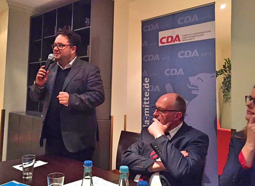 OlafLemke's tweet photo. Viele Gäste bei Podiumsdiskussion der #CDAMitte und CDA Reinickendorf zum Thema ‚Bargeldlos Bezahlen‘ u.a. mit @DorotheaMohn, Parl. Staatssekretär Dr. Michael Meister und Sepp Müller, MdB. #bargeld #geld #Finanzen @CDA_Bund @cducsubt https://t.co/DOjep6BcBB