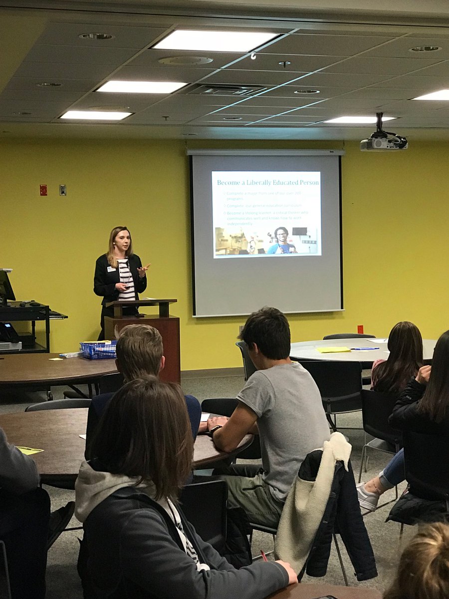 EarlyCollegeMC's tweet photo. Thank you GVSU for coming to our Early College seminar today to share with our 12th grade students.  👍@EarlyCollegeMC https://t.co/ynMzWsWdqH
