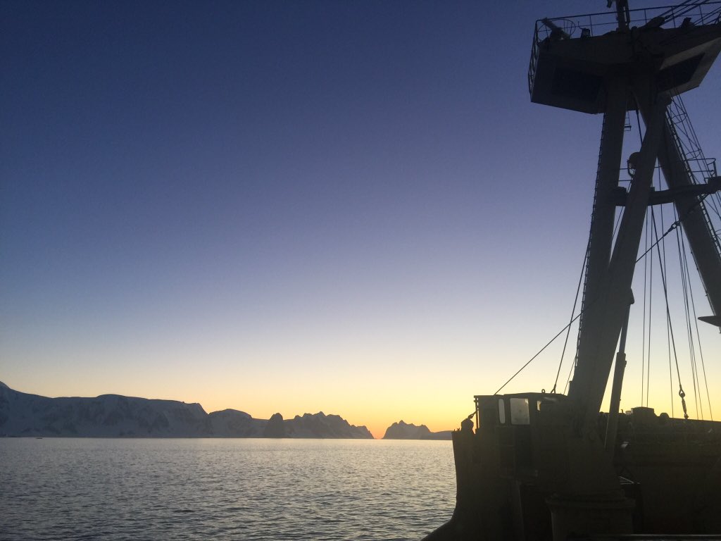 CesarAnt77's tweet photo. Leaving South Bay on board of the AP-46 Oscar Viel
Saliendo de Bahía Sur a bordo del AP-46 Oscar Viel #antactica #antartica #eca54 #inach #armada https://t.co/HxeaK3ADEv