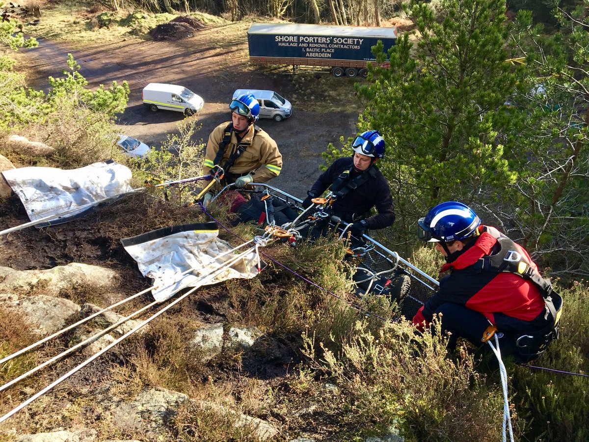 SFRS_RopeRescue's tweet photo. Second last day of Rope Rescue Operator course.
Confirmation exercise successfully completed.
Fantastic effort &amp; enthusiasm displayed by all personnel involved.
Great edge transition and system analysis shown throughout. #WeAreSFRS #NotJustForFires #RopeRescue https://t.co/iSZVbj0SXN