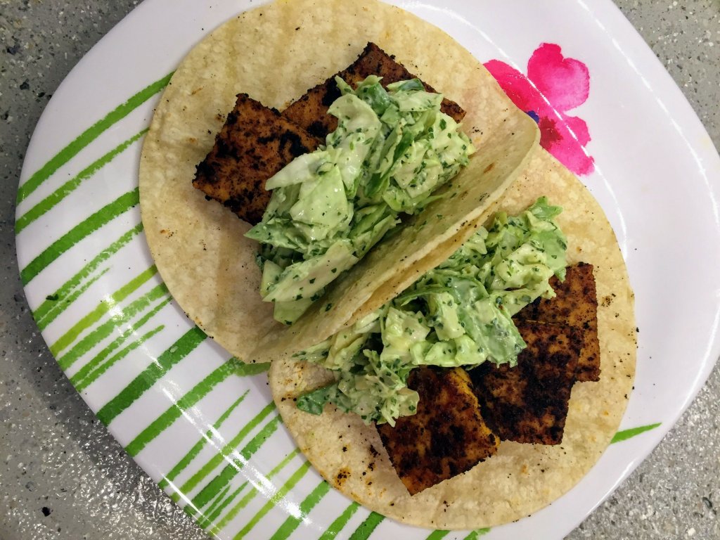 Foodie Adventure: Fishless Fish Tacos smalltownyogiadventures.wordpress.com/2018/02/21/foo…