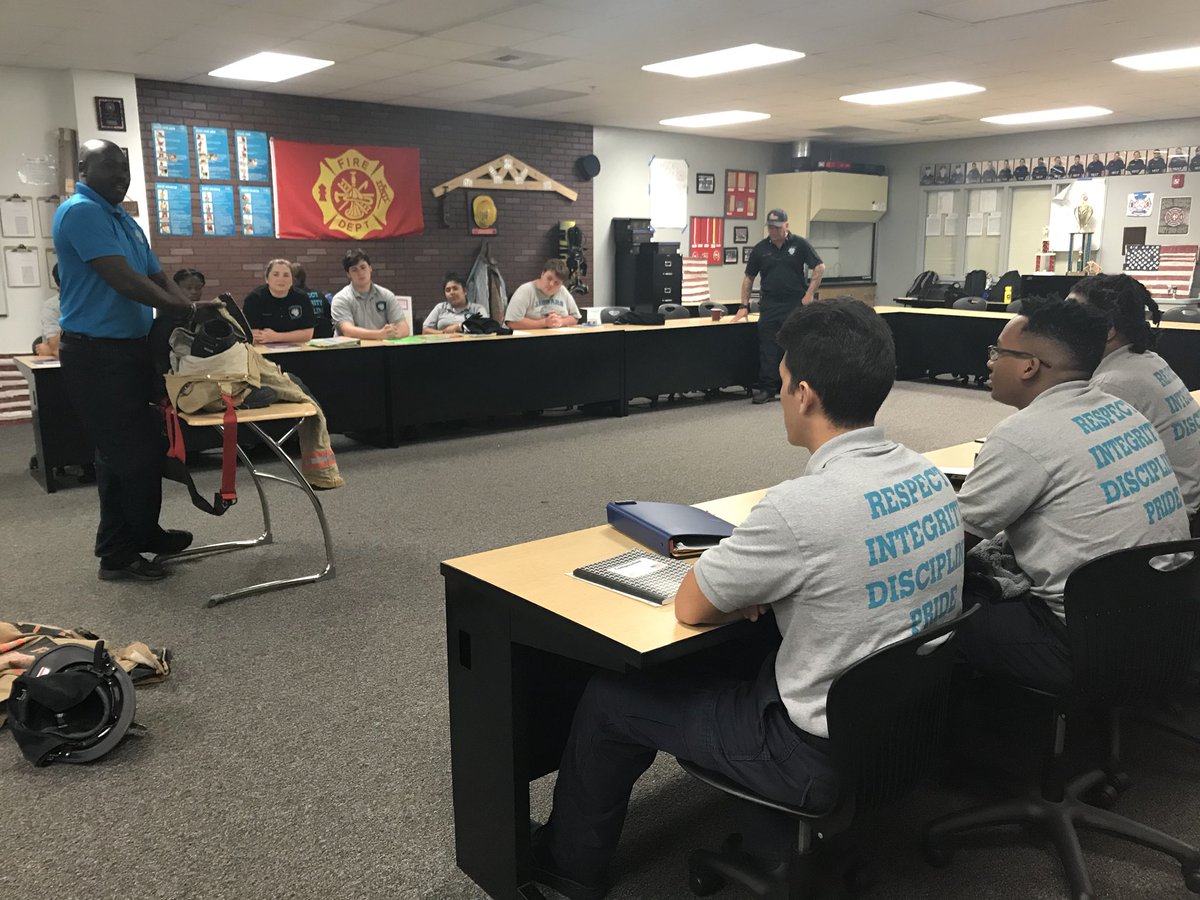 LeeCountyCTE's tweet photo. @EastLeeCountyHS offers several awesome CTE programs! Criminal Justice, Fire Fighting, Building Construction, & MORE! #ctemonth #leectemonth https://t.co/B0CnM99Jm5