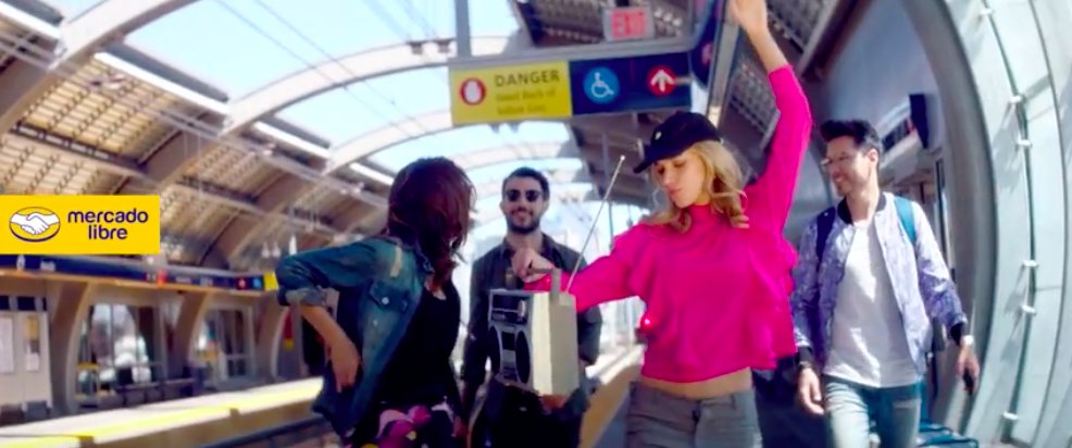 ML_Mexico's tweet photo. ¡Prueba un estilo diferente, prueba renovando tus prendas! Solo ingresa a https://t.co/mukQIIRlmW y encuentra lo mejor para tu outfit. #TúEstásDeModa #MercadoLibreModa https://t.co/oVP2uIuRum