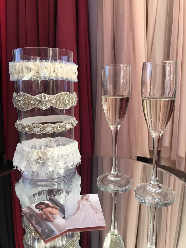 Wedding Wednesday ✨ Glam garters that are a must have accessory for your wedding day 👑 With a gorgeous mix of delicate lace and bright rhinestone theses garters are comfortable and stylish 💕 #weddinghour #WeddingWednesday #ellierosebridal