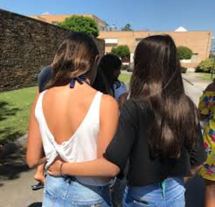 dadaaaa04's tweet photo. que os 14 te tragam muita paciência para me aturares por muitos mais anos !!! a verdade é que és a mais antiga de todas e apesar de não estarmos sempre juntas o sentimento por ti não muda ! adoro te muito muito muito ! #since3 #possocuspirtenacara? https://t.co/svfRGtXeId