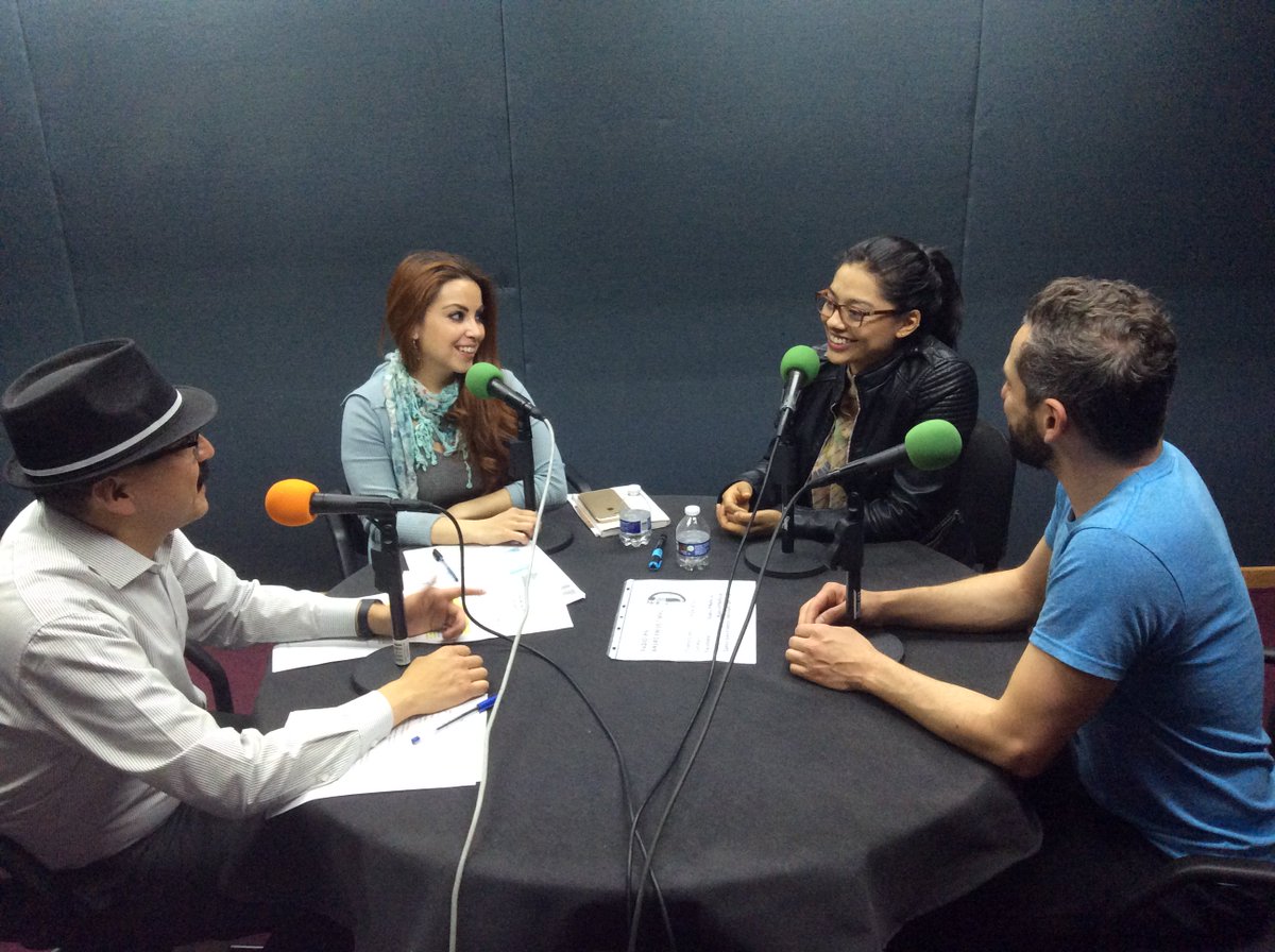 ¿Qué haces cuando la mujer de tu vida resulta ser el hombre de tu vida? obra #RotterdamMX con la dirección de @yosoyrobcavazos y actuación de <a href="/ArletGamino/">Arlet Gamino</a> quienes estuvieron con nosotros platicando sobre esta puesta en escena. <a href="/ForoShakespeare/">Foro Shakespeare</a>