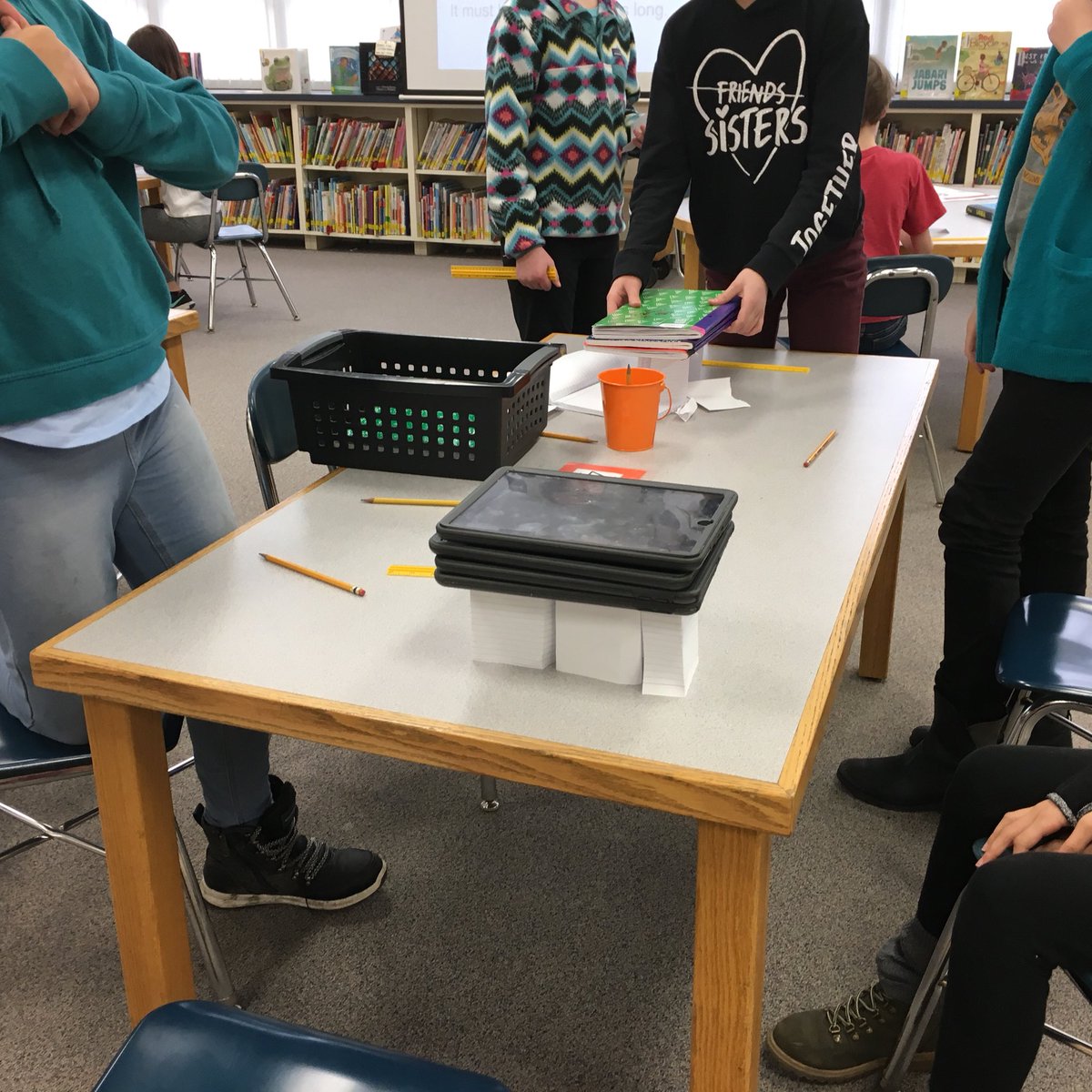 OWHolmesLibrary's tweet image. 5th graders rocked this design challenge. Index card bridge that supports a stapler? No prob! #oakpark97 #libraries97